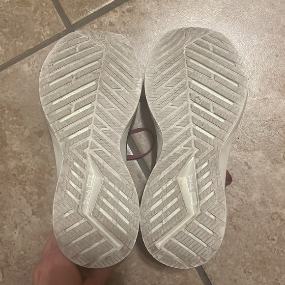 Brooks Levitate 5 Stealth Fit women’s 8.5 - Picture 8 of 9